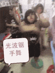 搞笑gif:健身房来美女了_手机搜狐网