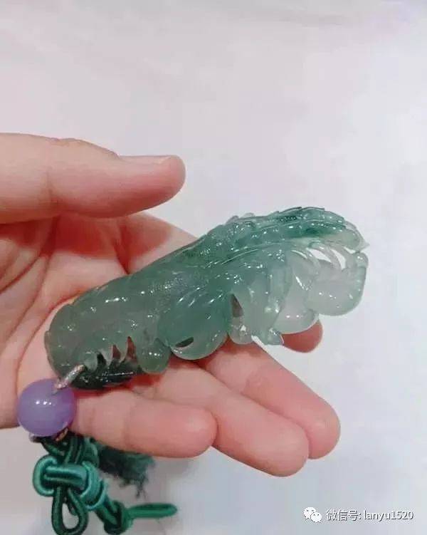 翡翠龙虾的寓意,翡翠高货的意境美,翡翠片料与籽料的区别!