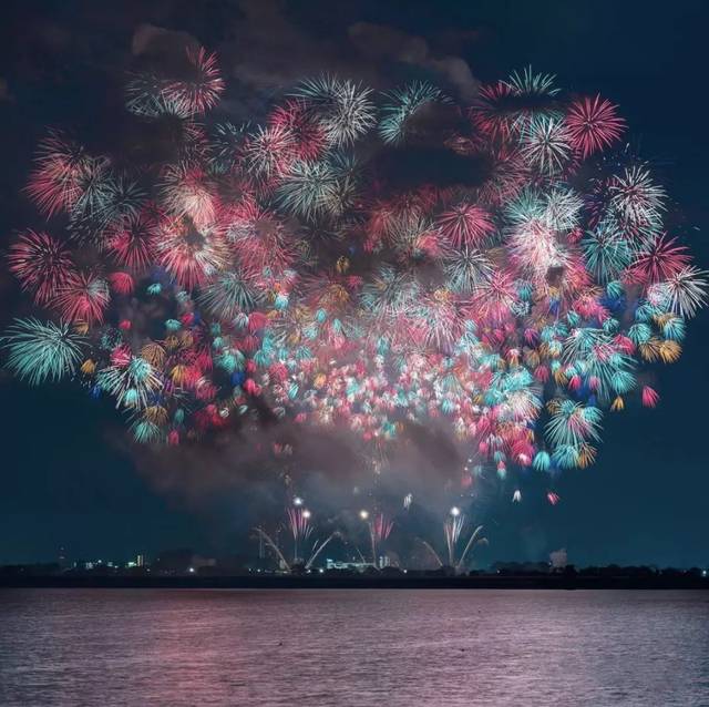 夏日の花火大会|日本人的恋爱记忆,是烟花,浴服和长泽雅美