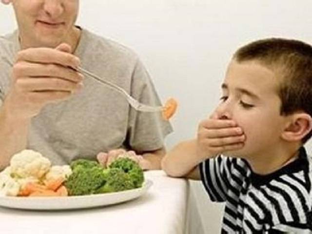 孩子不爱吃饭,别怪孩子,很可能是家长犯了这4个错误!