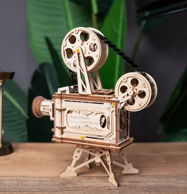 结构木质拼插模型 手摇胶片放映机 / 空之戟飞艇 活动价 ￥206,原￥