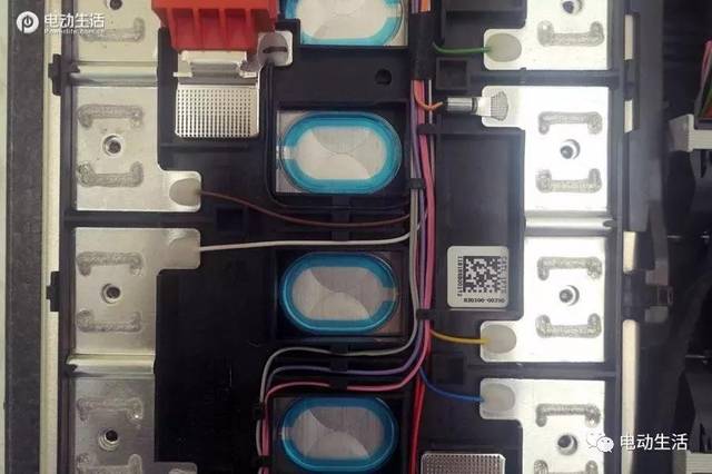 拆解宁德时代811动力电池包 解析内部结构和细节_手机