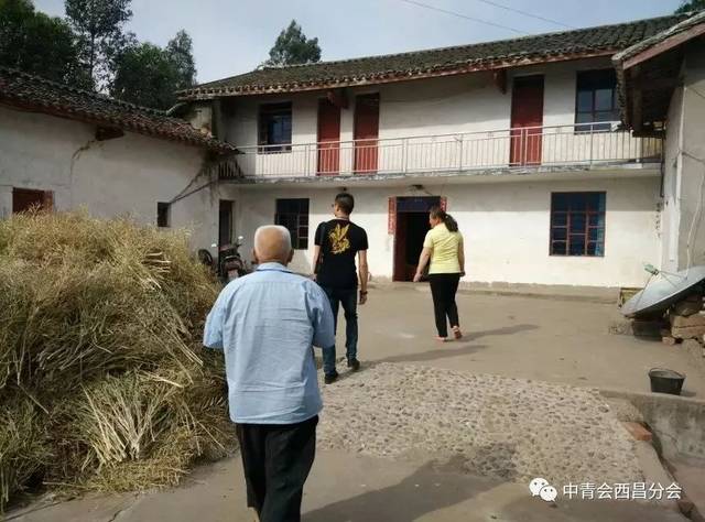 仁人志士中青会天津团队会长陈海忠乐于助学
