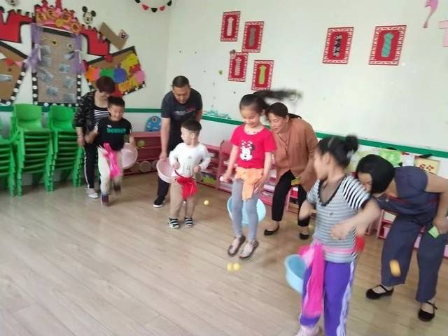 释放童真情趣,互动增加亲情,渑池县直幼儿园亲