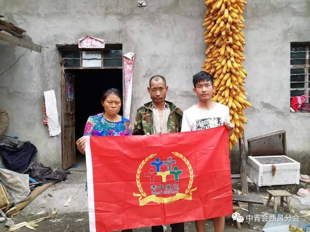 仁人志士中青会天津团队会长陈海忠乐于助学