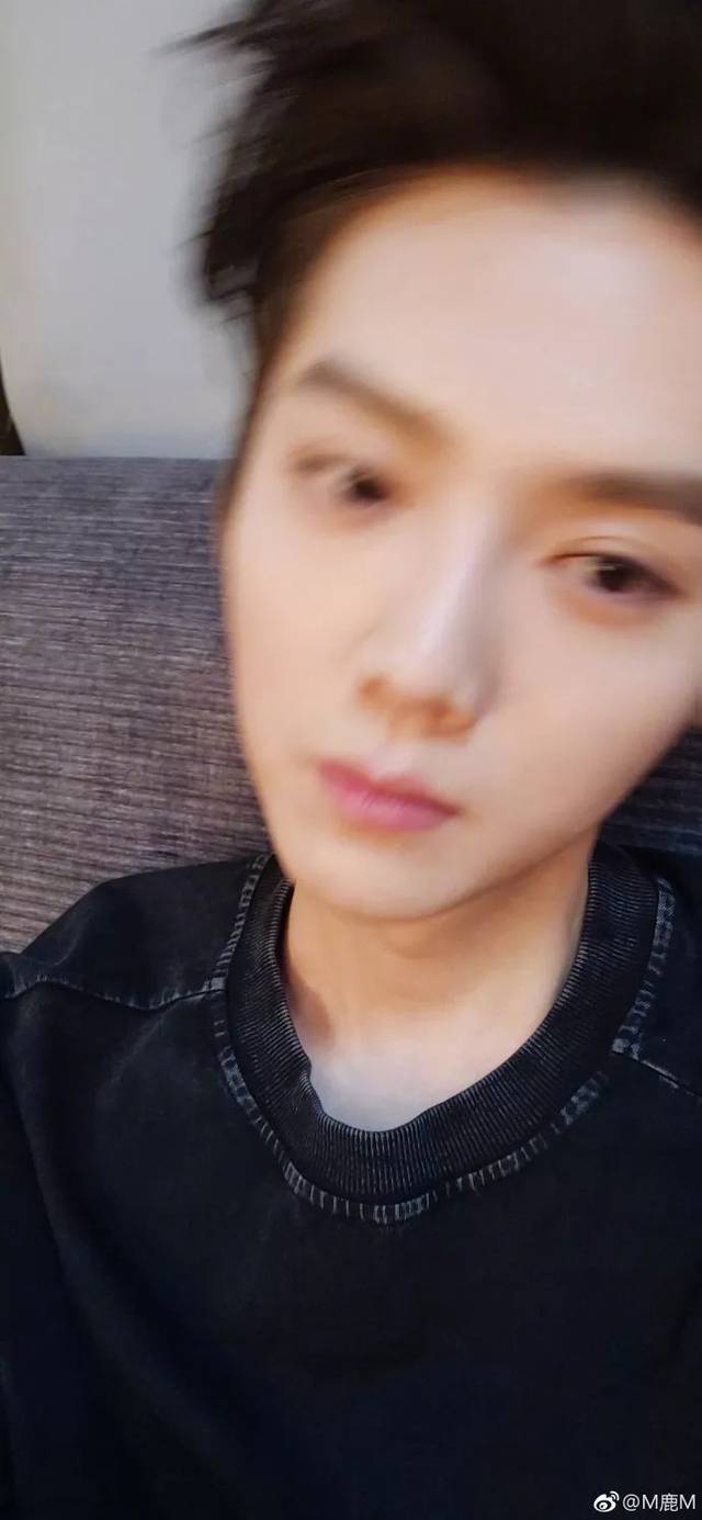 胡歌自拍上热搜,那些爱发丑照的男明星,明明一个比一个帅!