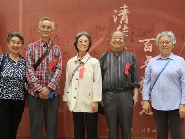 出席开幕式的嘉宾有清华大学原党委书记贺美英,著名作家,编剧,曹禺