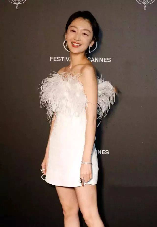 周冬雨全英文采访视频被曝, 原来她这么励志!