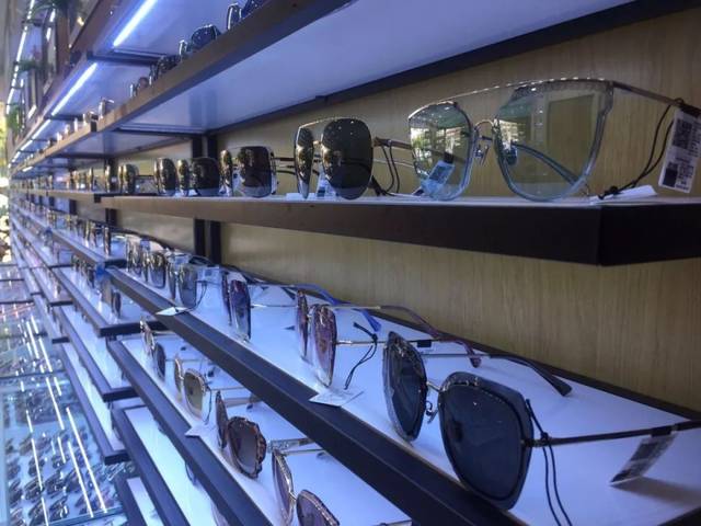 客官请留步,10000副眼镜集赞就送!免费等你拿