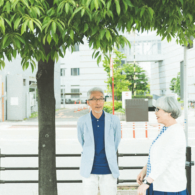 他俩结婚39年,天天情侣装,牵手看展览吃大餐,这大概就
