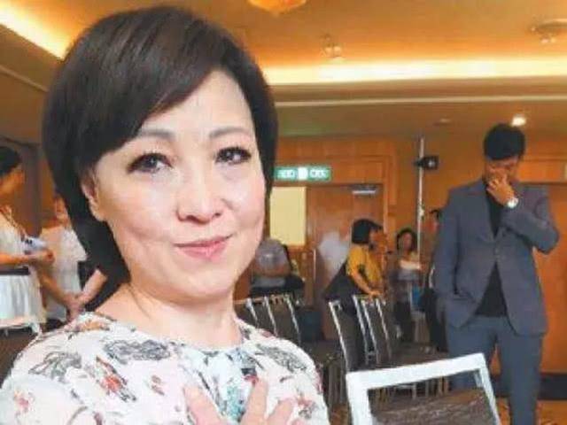 66岁曾志伟的前妻,原来就是我们都熟悉的女星,14岁出道唱歌