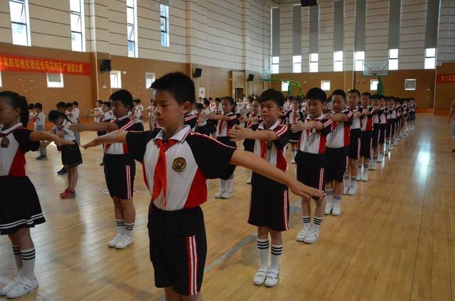 七彩阳光,韵动生命—第三套全国小学生广播体操现在开始