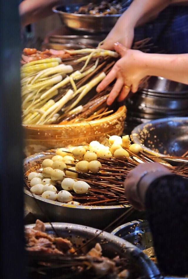 八宝街金色夏威夷美食广场西大街