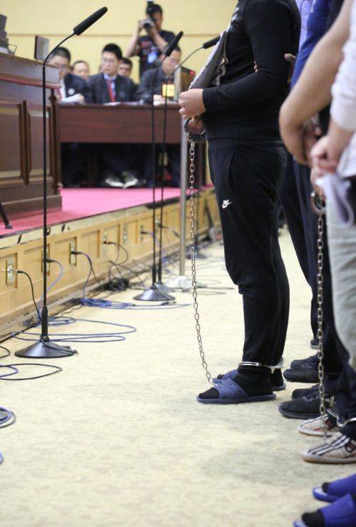 四个制售假证窝点被端,抓了一个土右旗村主任,逮了一个"女老大"包头