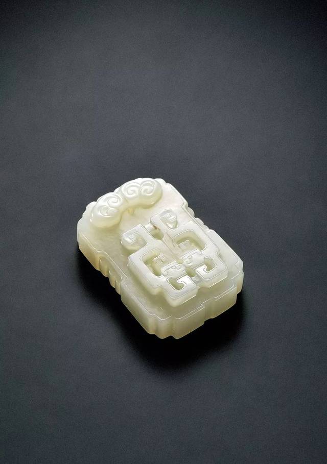 5cm 154 清乾隆 白玉兽面博古纹赏瓶 qing qianlong a white jade