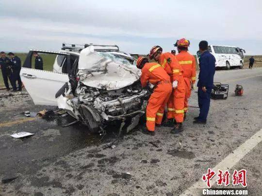 青海省海南州共和县黑马河镇境内青海湖旅游专线公路(原国道109线)