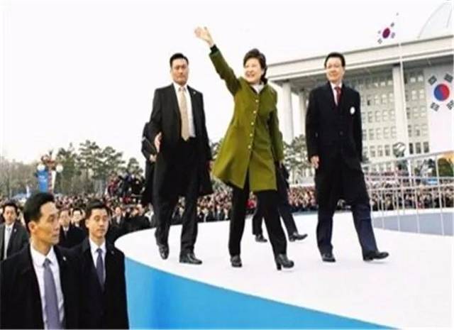 原创韩国第一位女总统,沦落监狱生活悲惨