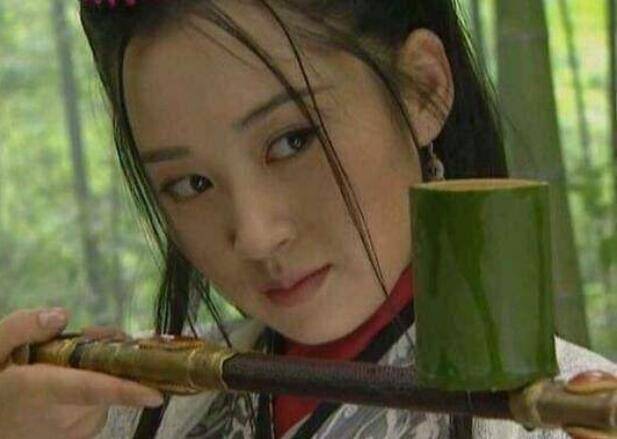 32岁的时候演笑傲江湖的任盈盈,也是女郎感满满.