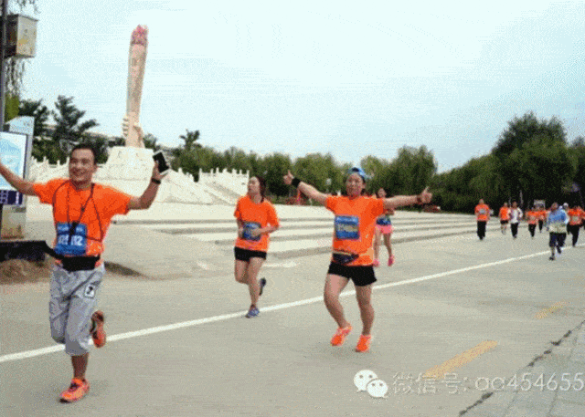 相继建成各级各类体育场馆(地)257个 其中室内73个,室外184个 建成