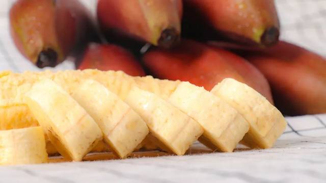 2年只结一次果的红皮香蕉,实在太美味!