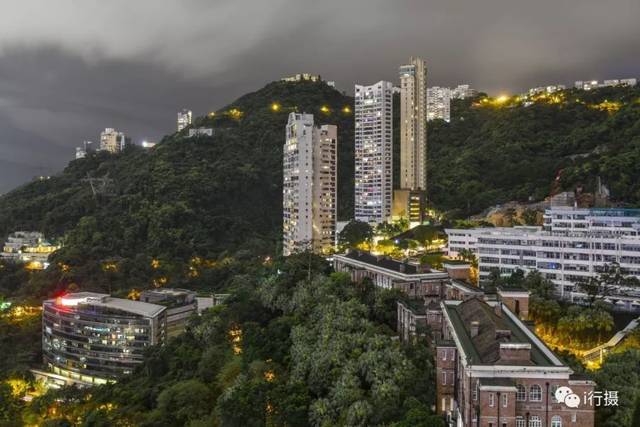 香港有十八个行政区,全港大部分有钱人都住在这个区