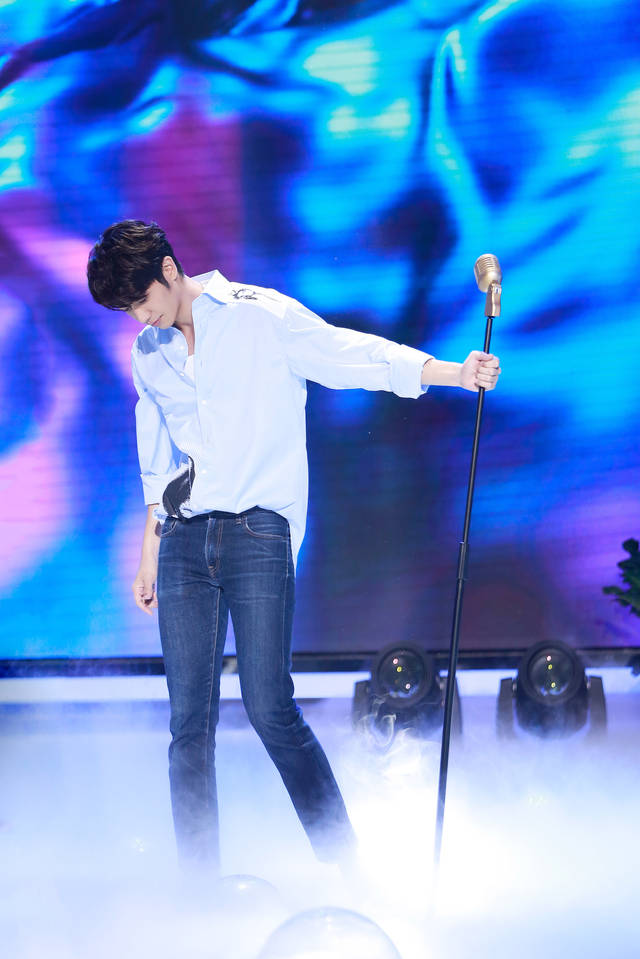 刘以豪综艺上演浪漫偶像剧?酒窝笑容甜倒众人