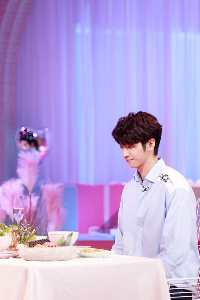 刘以豪综艺上演浪漫偶像剧?酒窝笑容甜倒众人