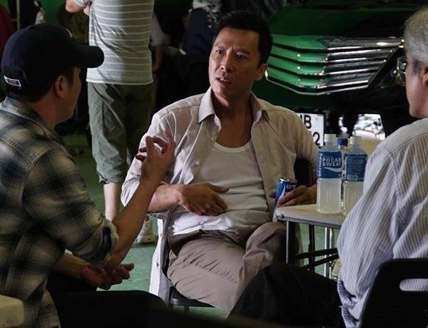 原创吴京探班甄子丹,谢霆锋最新动作片《怒火》,再破二人不和传闻!