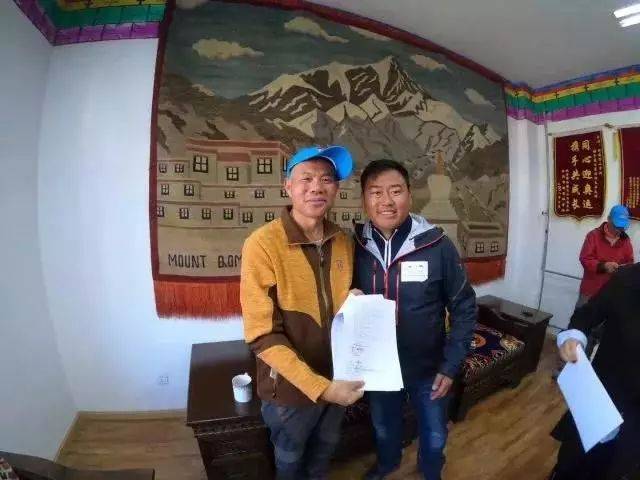 梦想与年龄无关！玉林57岁男子登顶珠穆朗玛峰，过程很震撼