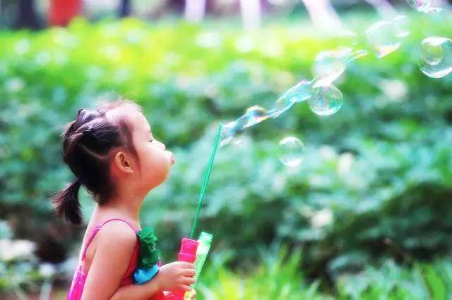 孩子最爱!吹泡泡也能秒变思维启蒙课堂?