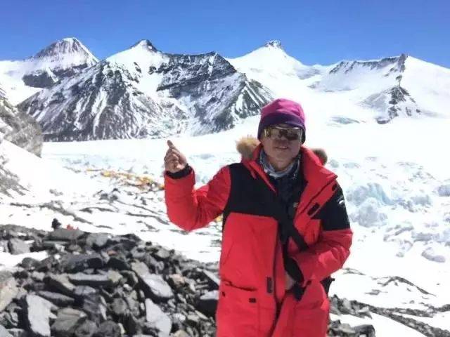 梦想与年龄无关！玉林57岁男子登顶珠穆朗玛峰，过程很震撼