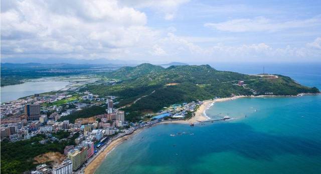 让人乐而忘忧 阳西沙扒湾 沙扒湾位于阳西县沙扒镇面向浩瀚南海 包括