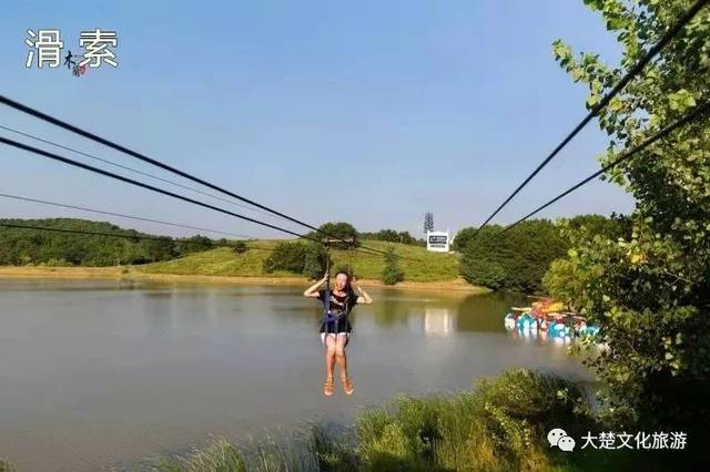 2  放风筝  2017年9月木兰草原风景区被中国风筝协会评定"中国风筝