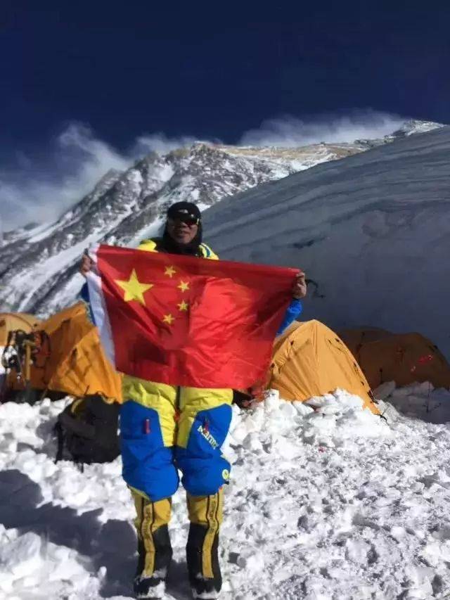 梦想与年龄无关！玉林57岁男子登顶珠穆朗玛峰，过程很震撼