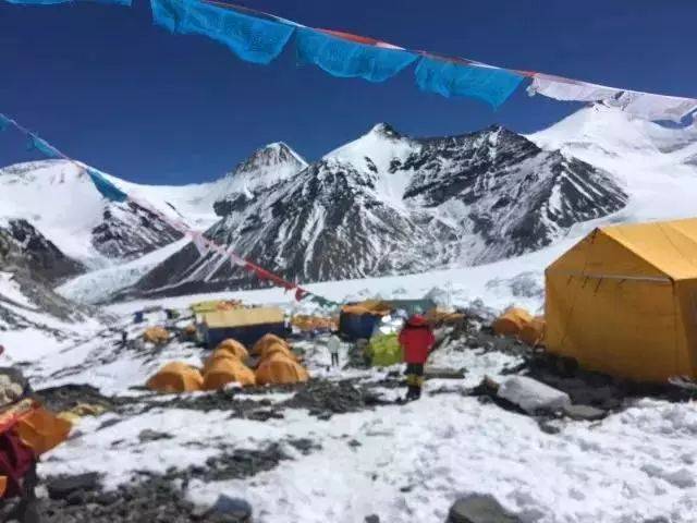 梦想与年龄无关！玉林57岁男子登顶珠穆朗玛峰，过程很震撼