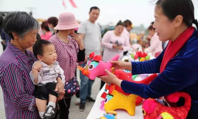 关注 ▏柳疃镇第二届桑葚采摘节火爆启幕，一起看看桑葚有啥保健功