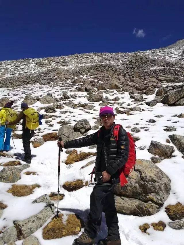 梦想与年龄无关！玉林57岁男子登顶珠穆朗玛峰，过程很震撼