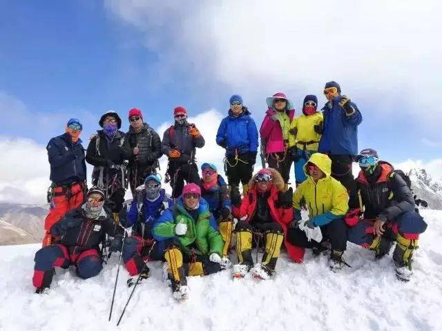 梦想与年龄无关！玉林57岁男子登顶珠穆朗玛峰，过程很震撼