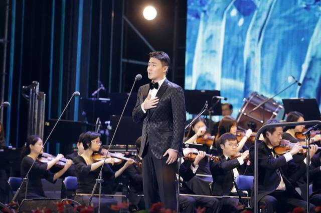 世界三大男高音多明戈大师的弟子 歌唱家张英席带来细腻的演唱,让无