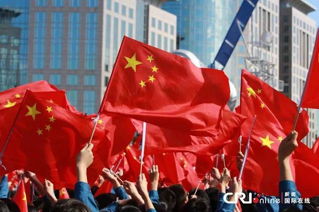 震撼人心!央视名嘴朗诵爱国诗篇大合集,感人至深!