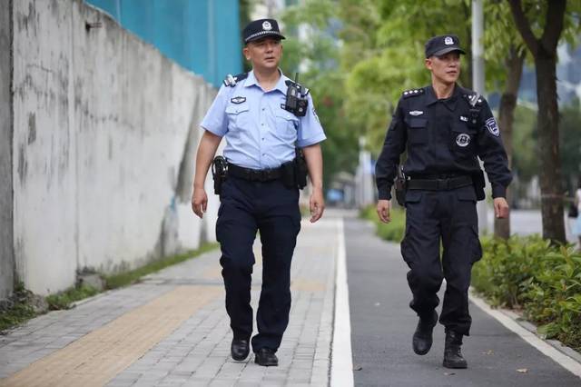如今,梅林派出所值班前台民警实现了零投诉,这离不开梅林派出所全体