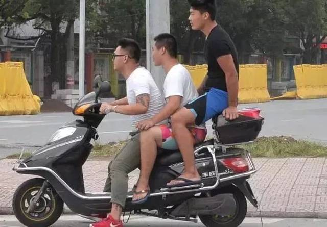骑电车不配拥有爱情?广西交警:教育为主,重查3人及以上超员