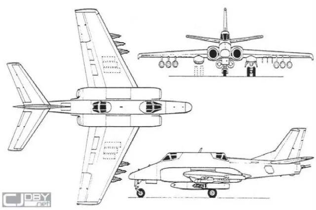 伊尔-102三视图   伊尔-102原型机于1982年9月25日首飞成功,此后又