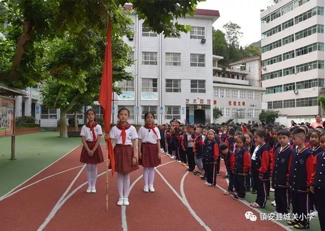 童心向党敬队礼——城关小学举行迎"六一"少先队入队仪式