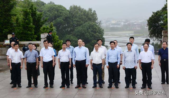 考察期间,龚艳德一行还前往上杭县古田镇古田会议旧址参观学习,重温党