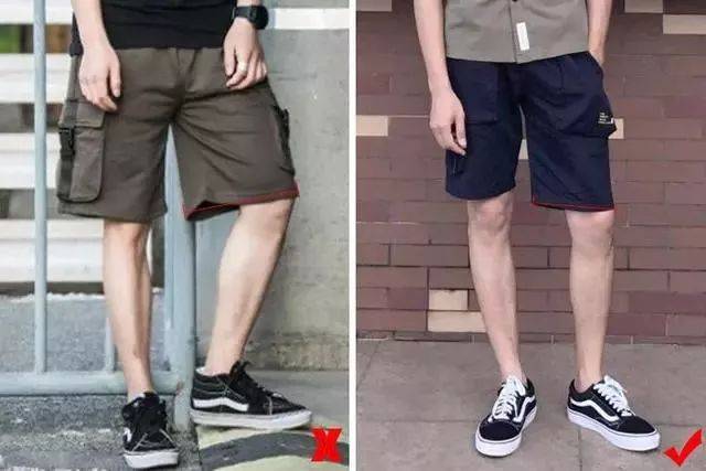 太过宽松会显得肥大,不符合男人追求的倒三角黄金比例,最好是选剪裁
