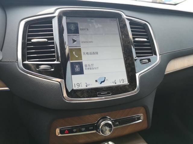 与奥迪q7的抉择 街边看沃尔沃2019款xc90智尊顶配