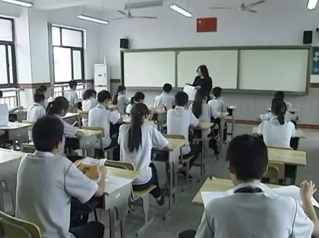 班主任经常调换学生座位 哪个位置最受欢迎?