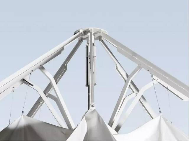 伞形辐条由40x20x3 mm的矩形铝制部分制成