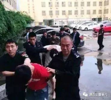 唐山某烧烤店内13人聚众斗殴!多人受伤!现场发现尖刀